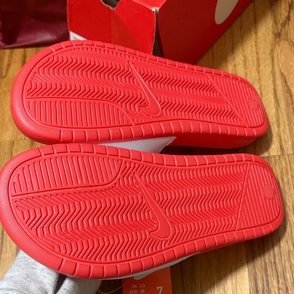 Nike Women’s Red and White Benassi JDI Slide Sandals Size 7❤️👍 - Picture 3 of 4